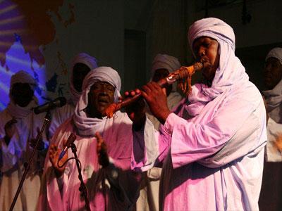 Appel pour la valorisation des instruments traditionnels de musique                                    Clôture du 6e Festival national de l'Ahellil de Timimoun