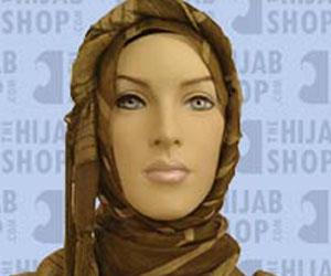 خمارات تحمل صلبانا وصور 