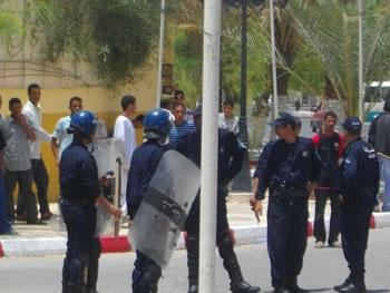 Le volcan du Sud en éruption...                                    DES CHÔMEURS BLOQUENT LE CENTRE-VILLE DE OUARGLA