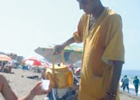 Avec les revendeurs de thé ambulants                                    Alger se met aux arômes du Grand Sud