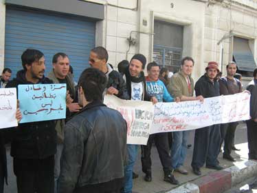 Algérie - Le CNDDC exige la libération des chômeurs arrêtés lors d'une manifestation hier à Ouargla