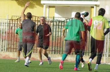 ش.قسنطينة: لومير يبرمج «ماراطون» في الصحراء وملعب التدريبات خطر على اللاعبين