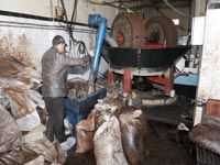 Appauvris et réunis par les banques                                    Les oléifacteurs exigent l'effacement des dettes