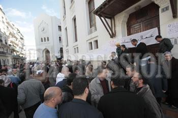 Algérie Poste risque de perdre des clients                                    LA GRÈVE DURE DEPUIS HUIT JOURS