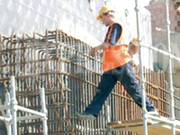 Ils exercent dans des cafés, des restaurants, des chantiers...                                    Travailleurs non déclarés : tant que la santé est là...