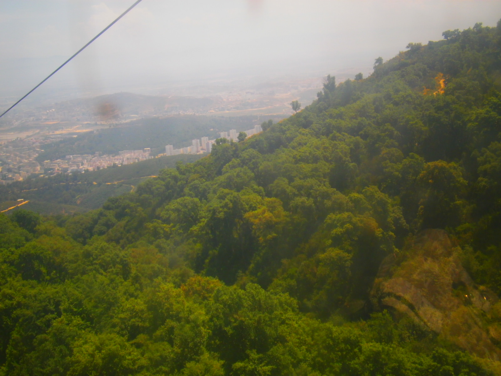 Le tramway, les centres commerciaux, et l'autoroute