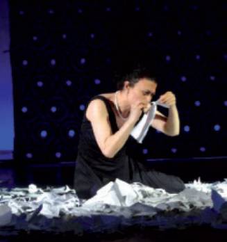 Une femme en papier à Doha                                    Culture : les autres articles