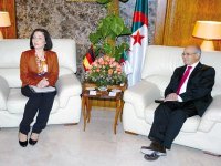 M. Yousfi s'entretient avec la secrétaire d'Etat allemande Katherina Reiche                                    Coopération énergétique