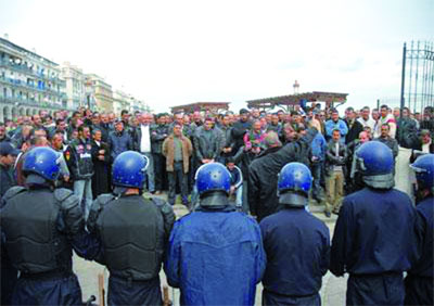 Succombant à la pression, le chef de daïra agresse un citoyen