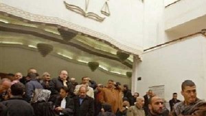 ستيني عاق يجر والدته العجوز من شعرها ويعتدي عليها بقسنطينة