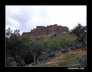 Pic culminant sur le village de Ain Douz (Inndouz)