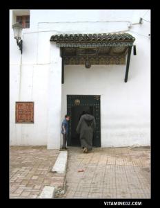 La porte d’entrée de la mosquée de Sidi Boumediene.