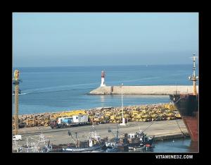 Le phare de la jetée Nord du port de Mostaganem
