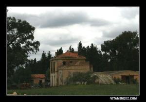 Ferme coloniale juste après la pierre du chat
