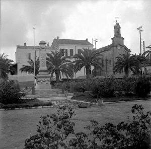 Le Monument aux Morts et la Place de la Liberté d'Aïn Kial
