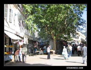 la placette qui relie rue Aissa Ben Diboune et la rue de la paix .