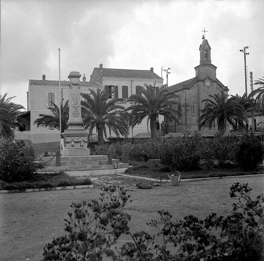 Le Monument aux Morts et la Place de la Liberté d'Aïn Kial