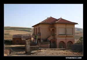 Maison coloniale à la sortie de Aïn Kihal vers Tlemcen