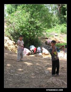 Des enfants du village de Safsaf