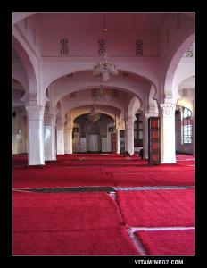 L'intérieur de la mosquée de Dar El Hadith