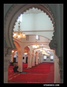 L'entrée  de la mosquée de Dar El Hadith