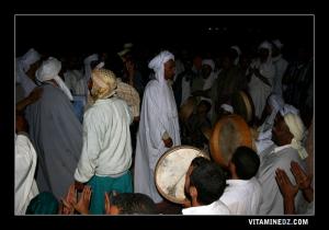 Hadra et Madihs religieux à la Waada se Sidi Cheikh, Le Bandir est le principal instrument.