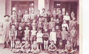 photo   eleves de trois marabouts actuelle sidi ben adda  annees post independance de l'algerie