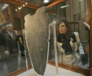 Argentine President Cristina Fernandez de Kirchner, right visits the