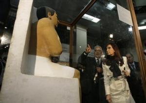 Argentine President Cristina Fernandez de Kirchner, right visits the