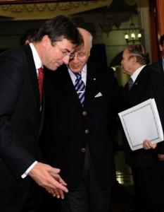 Dutch Foreign Minister Maxime Verhagen (L) chats with his