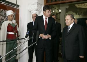 Algeria's President Abdelaziz Bouteflika (R) listens as Netherlands' Foreign
