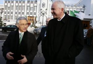 Algeria's Oil Minister and OPEC President Chakib Khelil (L)