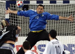Germany's Sven-Soren Christophersen (L) scores past Algeria's goalkeeper Rabah