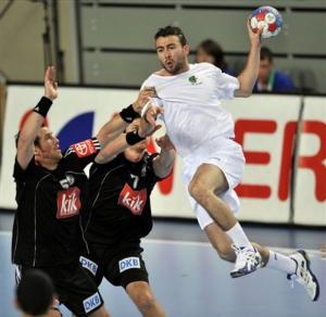 Germany's Torsten Jansen, left, and Germany's Martin Strobel, center,