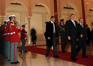 Algerian President Abdelaziz Bouteflika (R) and his Cuban counterpart