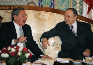 Cuban President Raul Castro (L) and his Algerian counterpart