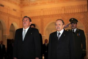 Algerian President Abdelaziz Bouteflika (R) and his Cuban counterpart