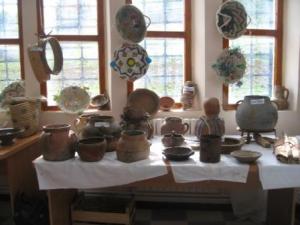 أواني خزفية بالمكتبة العمومية لمدينة  دراع قبيلة