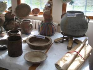 أواني خزفية قديمة بالمكتبة العمومية لمدينة  دراع قبيلة  2