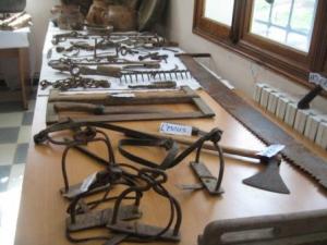 أواني خزفية قديمة بالمكتبة العمومية لمدينة  دراع قبيلة  6