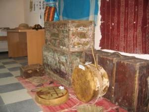 أدوات قديمة بالمكتبة العمومية لمدينة  دراع قبيلة