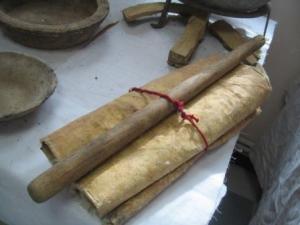 أدوات خشبية بالمكتبة العمومية لمدينة  دراع قبيلة