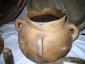 جرة خزفية قديمة بالمكتبة العمومية لمدينة  دراع قبيلة