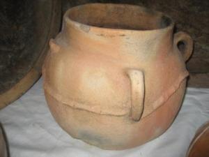 جرة خزفية قديمة بالمكتبة العمومية لمدينة  دراع قبيلة  1