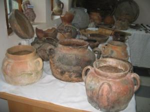 أواني قديمة بالمكتبة العمومية لمدينة  دراع قبيلة  9