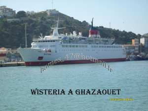 باخرة نقل المسافرين بميناء  الغزوات