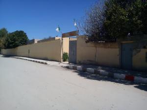 المدرسة الإبتدائية  جلاب صالح  بعين البرج