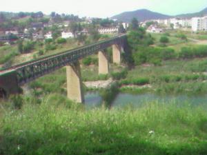 جسر السكة الحديدية العابر لقرية  زنينة  (بلدية أمال)
