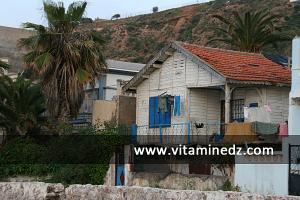 Beni Saf, plage du puits, cabane en bois