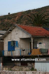 Beni Saf, plage du puits, cabane à l\'abandon